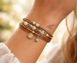 découvrez le bijou bohème chic et le tatouage bracelet avec initiale, l'accessoire tendance et incontournable pour sublimer votre style cette saison.