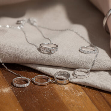 découvrez pourquoi les bijoux en argent 925 sont la meilleure qualité à privilégier, alliant pureté, durabilité et élégance pour sublimer votre style au quotidien.