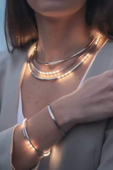 découvrez nos bijoux lumineux à led, la tendance futuriste parfaite pour illuminer vos soirées avec style et originalité.