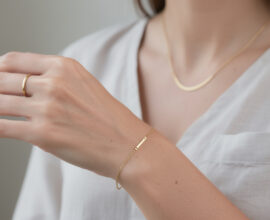 découvrez nos bijoux minimalistes en or, alliant élégance discrète et simplicité pour sublimer votre style au quotidien.