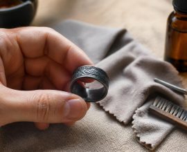 découvrez nos conseils pratiques pour entretenir et sublimer vos bijoux oxydés, afin de préserver leur éclat unique et leur charme authentique.