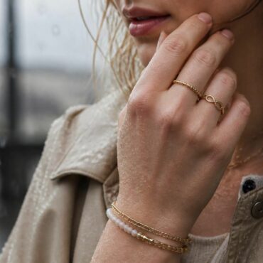 découvrez nos bijoux plaqué or résistants à l'eau pour rester élégant et chic, même sous la pluie. alliez style et durabilité au quotidien.
