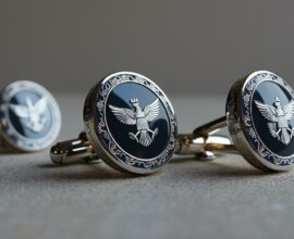 découvrez nos idées élégantes et symboliques pour des boutons de manchette personnalisés, parfaits pour ajouter une touche unique et raffinée à votre tenue.