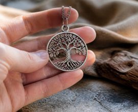 découvrez la signification et le symbolisme des bijoux arbre de vie, un symbole de connexion, de croissance et d'harmonie. apprenez à interpréter ces bijoux intemporels.