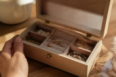 découvrez la boîte à bijoux yves rocher, élégante et pratique, conçue pour protéger et sublimer vos trésors précieux au quotidien.