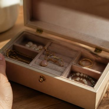 découvrez la boîte à bijoux yves rocher, élégante et pratique, conçue pour protéger et sublimer vos trésors précieux au quotidien.