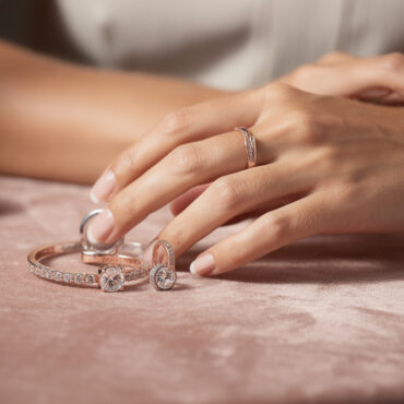 découvrez les bijoux pandora spécialement sélectionnés pour la saint valentin, des cadeaux élégants et romantiques qui feront fondre le cœur de votre partenaire.