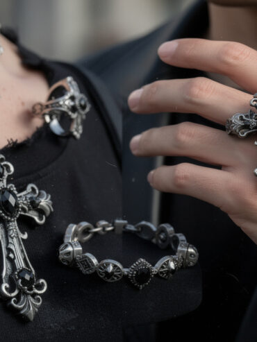 explorez les tendances incontournables des bijoux croix gothique en 2025 et ajoutez une touche unique et audacieuse à votre style.