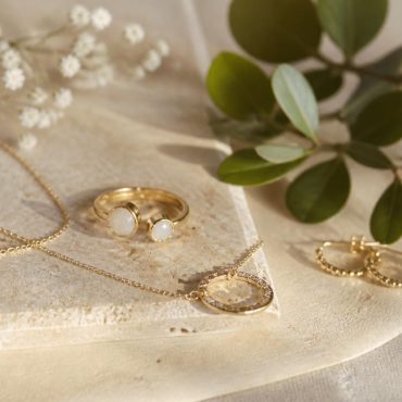 plongez dans l'univers enchanteur des bijoux eppcoline et laissez-vous séduire par des créations uniques alliant élégance et originalité. explorez notre collection exclusive dès maintenant.