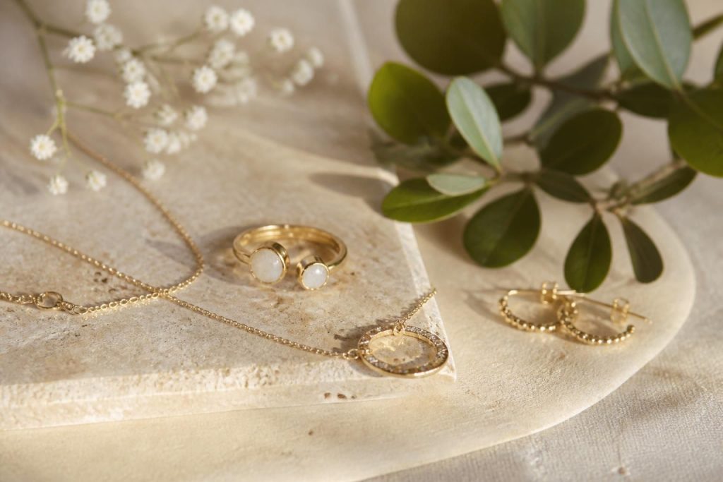 plongez dans l'univers enchanteur des bijoux eppcoline et laissez-vous séduire par des créations uniques alliant élégance et originalité. explorez notre collection exclusive dès maintenant.