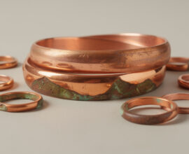 découvrez si le cuivre rouille vraiment et apprenez à comprendre l'oxydation de vos bijoux en cuivre pour les entretenir efficacement et préserver leur éclat.