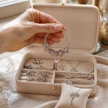 découvrez les bijoux pandora, le cadeau idéal pour célébrer chaque maman lors de la fête des mères. offrez une touche d'élégance et d'émotion avec des créations uniques.