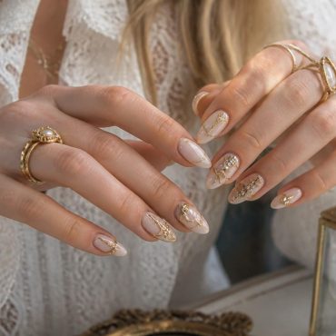 découvrez les bijoux d'ongles, la tendance incontournable pour sublimer vos mains avec élégance et originalité. apportez une touche unique à votre style grâce à ces accessoires minutieusement conçus.
