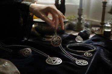 découvrez les bijoux pentacle, alliant symboles mystiques et élégance intemporelle pour sublimer votre style avec une touche spirituelle unique.