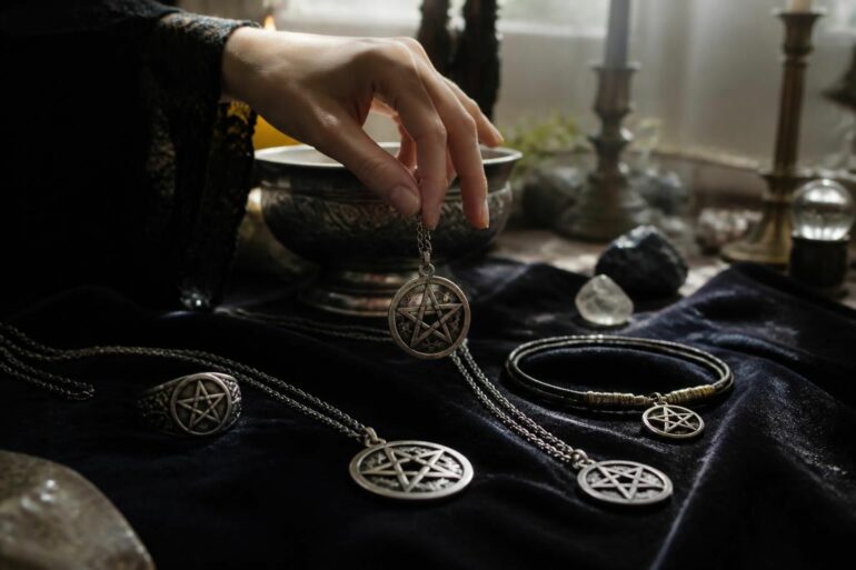 découvrez les bijoux pentacle, alliant symboles mystiques et élégance intemporelle pour sublimer votre style avec une touche spirituelle unique.