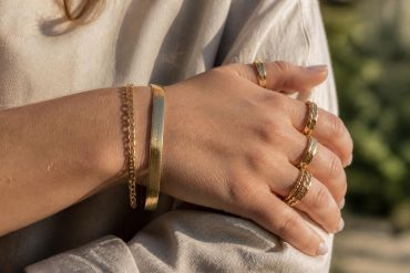 découvrez pourquoi les bijoux plaqué or avec poinçon sont le choix idéal pour allier élégance et durabilité, garantissant un style raffiné qui dure dans le temps.