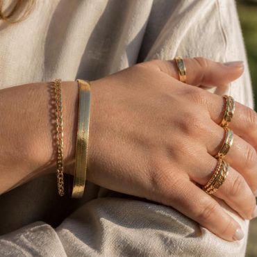 découvrez pourquoi les bijoux plaqué or avec poinçon sont le choix idéal pour allier élégance et durabilité, garantissant un style raffiné qui dure dans le temps.