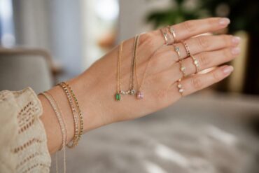 découvrez les tendances bijoux 2025 et les styles incontournables qui domineront cette année pour sublimer votre look avec élégance et modernité.
