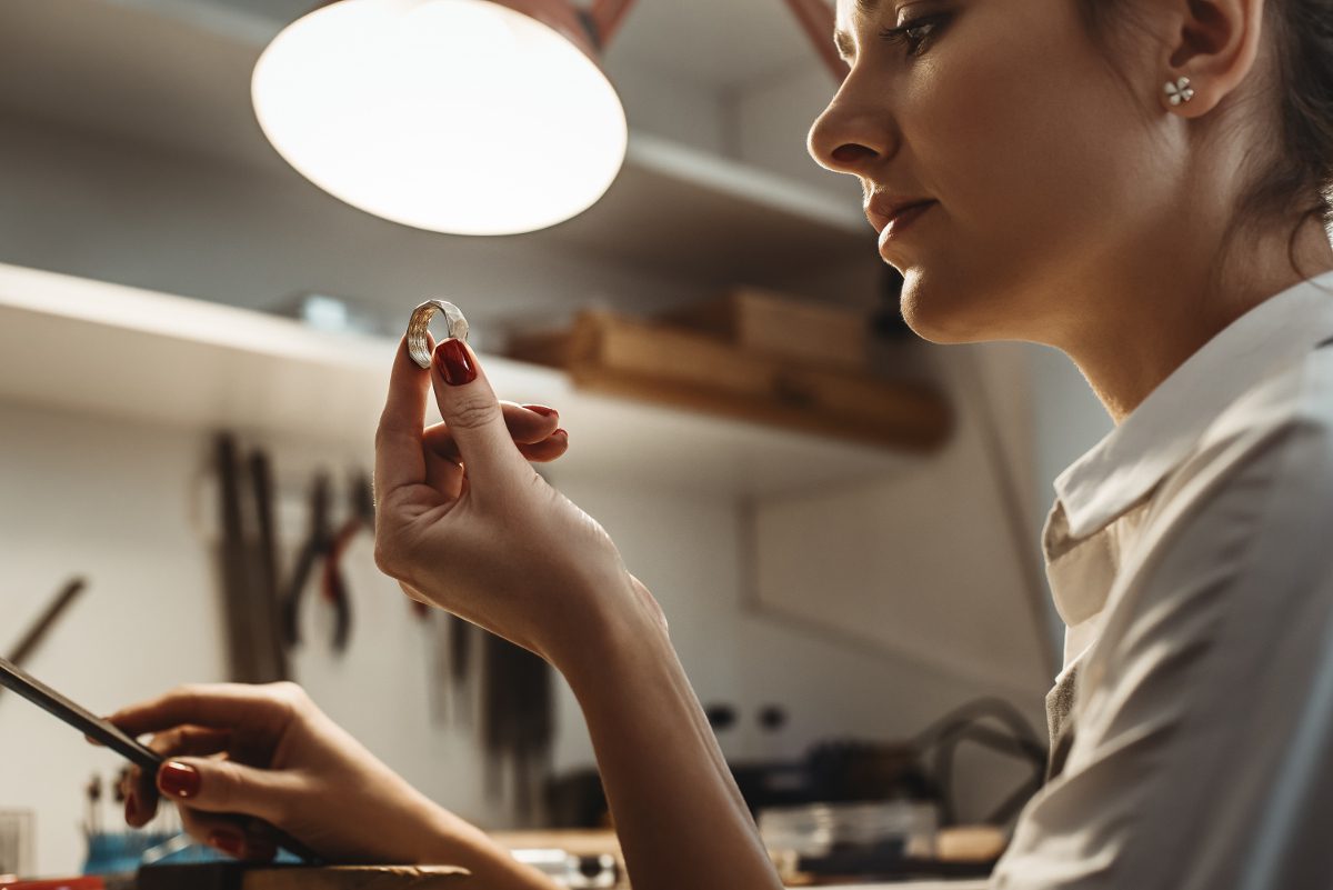 Voici comment rétrécir une bague pour l