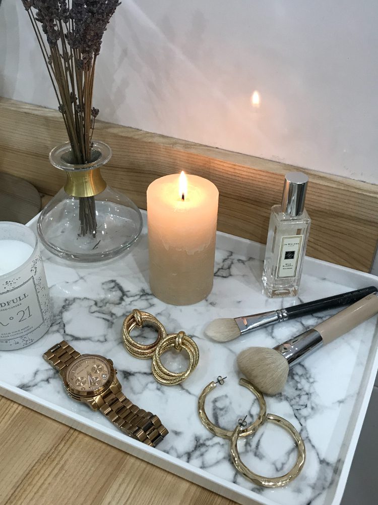 bougie avec bijoux