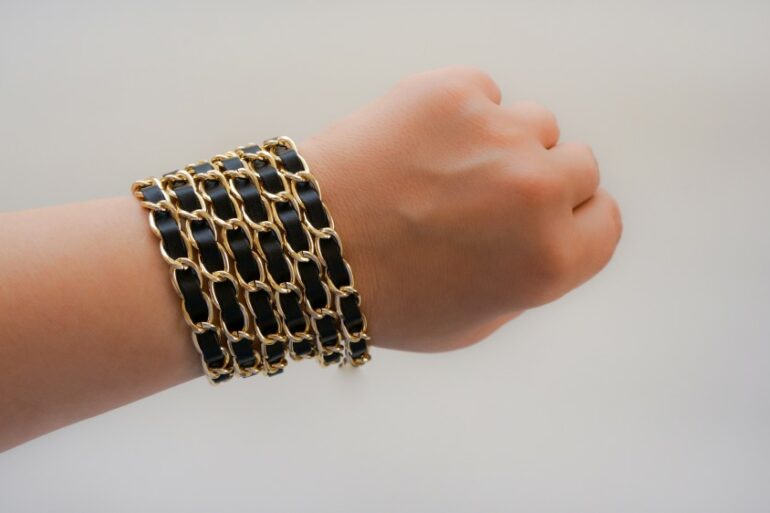 des bracelets en cuir