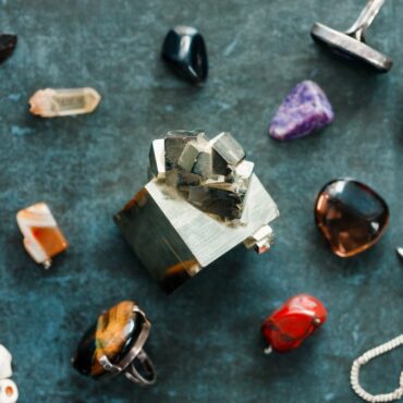 pierre porte bonheur