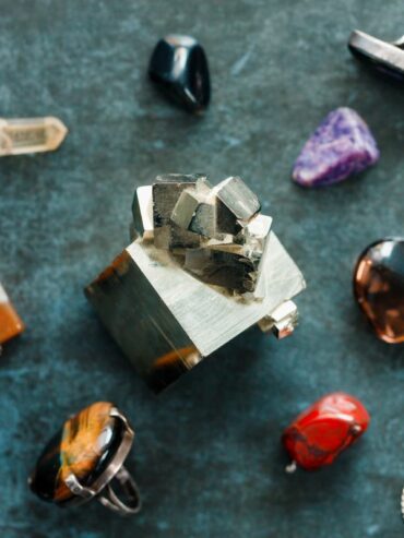 pierre porte bonheur