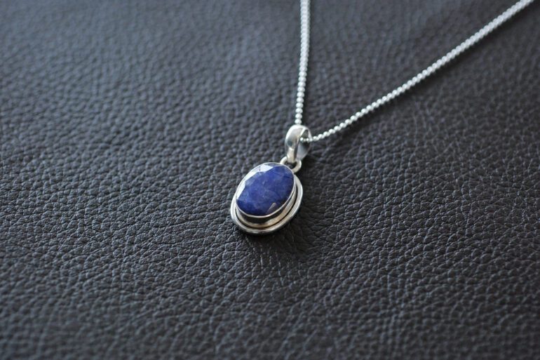 tanzanite pierre précieuse